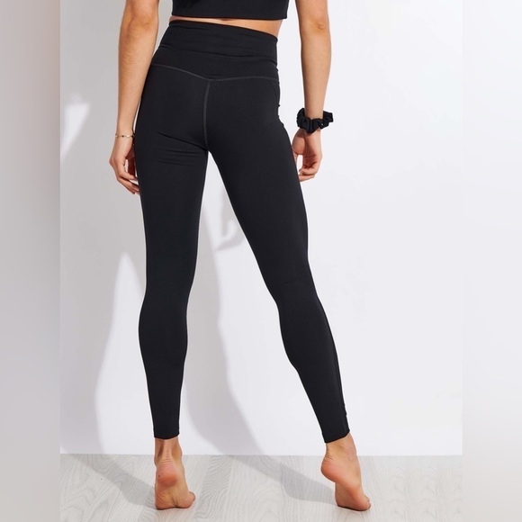 The Girlfriend Collective compressive high waisted leggings in black - Picture 3 of 8